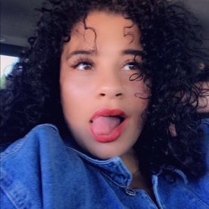 Meet your Posher, Devyn